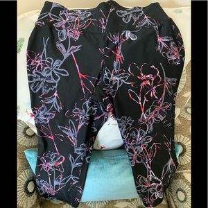 NWOT Livi Active 18/20W Crop Leggings